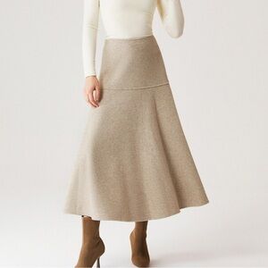 NWT $75 FuzzLuxe
Cashmere-like Flared Maxi Skirt Sz M